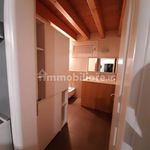 Rent 5 bedroom apartment of 86 m² in Santa Croce