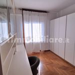 Affitto 4 camera appartamento di 162 m² in San Donato Milanese