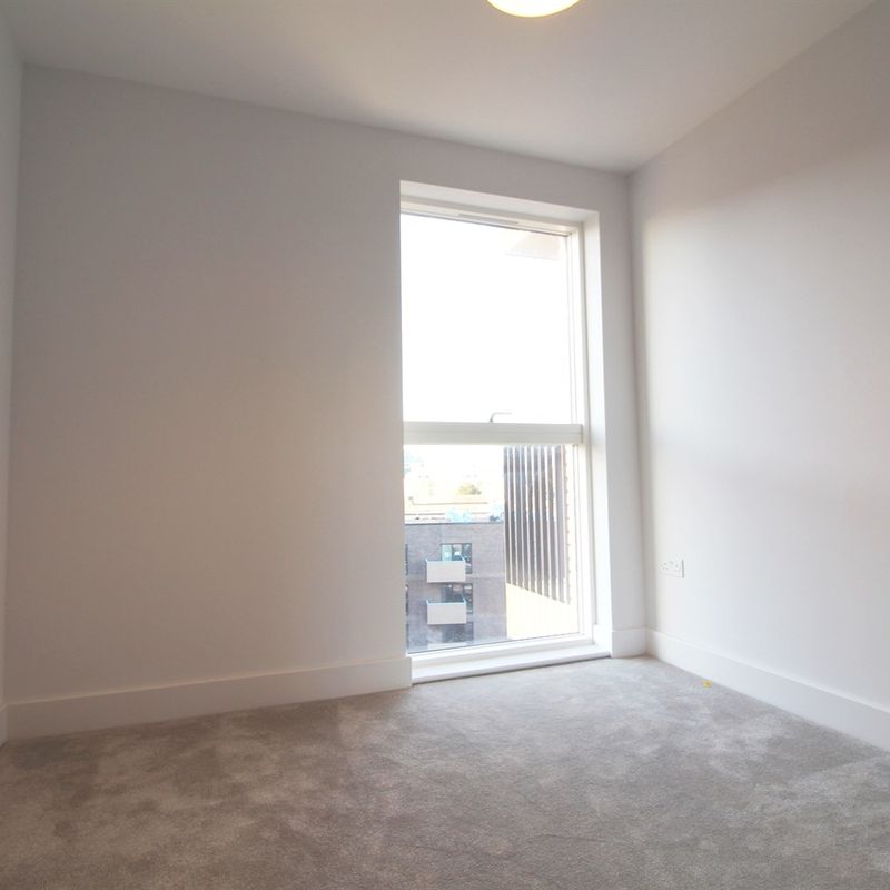 2 bedroom 1st floor apartment for rent Calcot Row