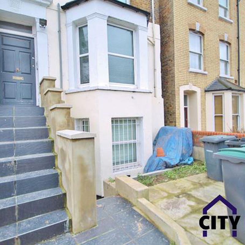 To Let - Mayes Road, Wood Green N22 - £2,730 pcm