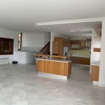Rent 4 bedroom apartment of 250 m² in Βουλιαγμένη