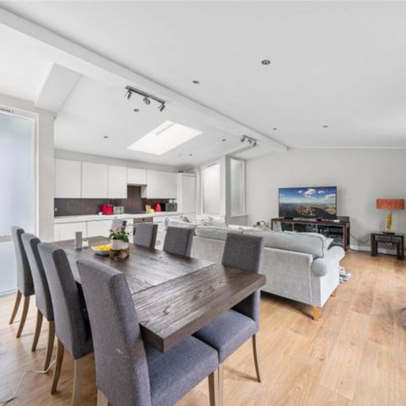 Property to rent in Royal Crescent Mews, Holland Park W11 Dishes
