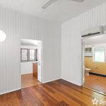 Rent 3 bedroom house of 949 m² in Cairns