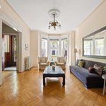 Rent 4 bedroom apartment of 292 m² in New York City