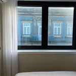 Rent a room of 180 m² in Porto
