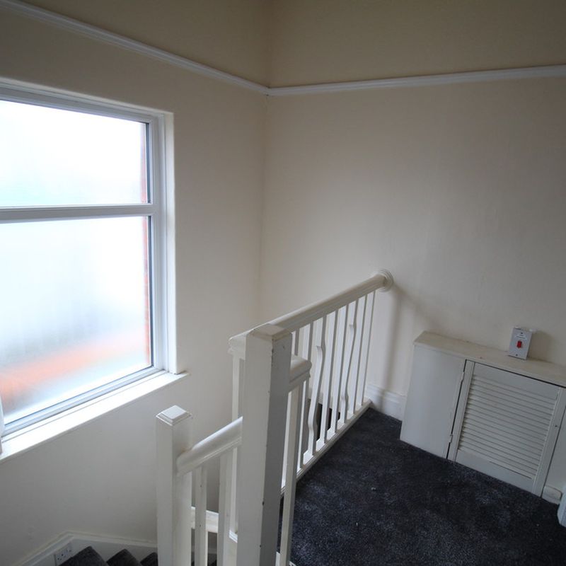 To Let 1 Bed Apartment Top Flat , 65 Common Edge Road £485 pcm