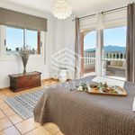 Rent 4 bedroom house of 250 m² in Santa Eulària des Riu