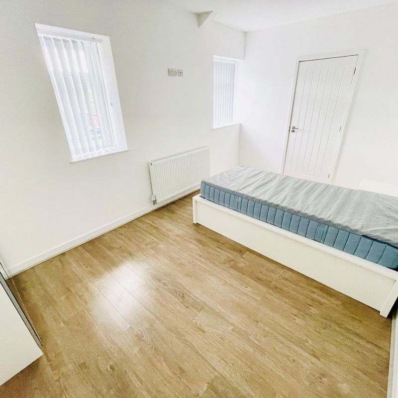 1 bedroom property to let in Bridge Street, Troedyrhiw, MERTHYR TYDFIL - £525 pcm