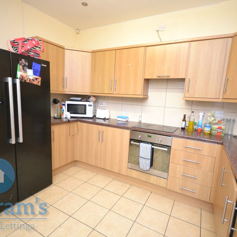 6 Bed End Terraced House - £750pw Radford