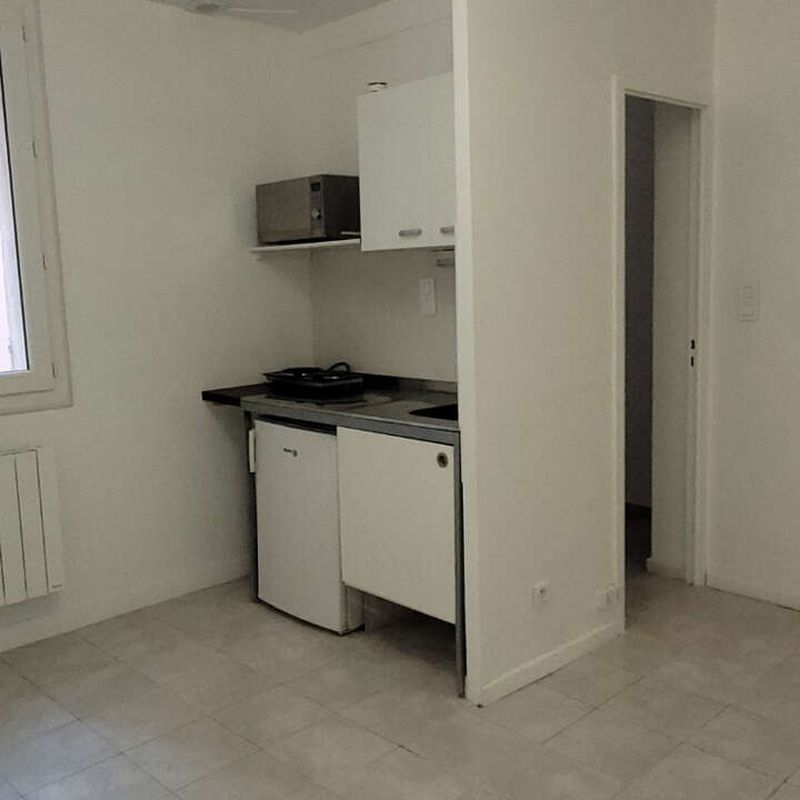 Location appartement 1 pièce 17 m² Aix-en-Provence (13090)