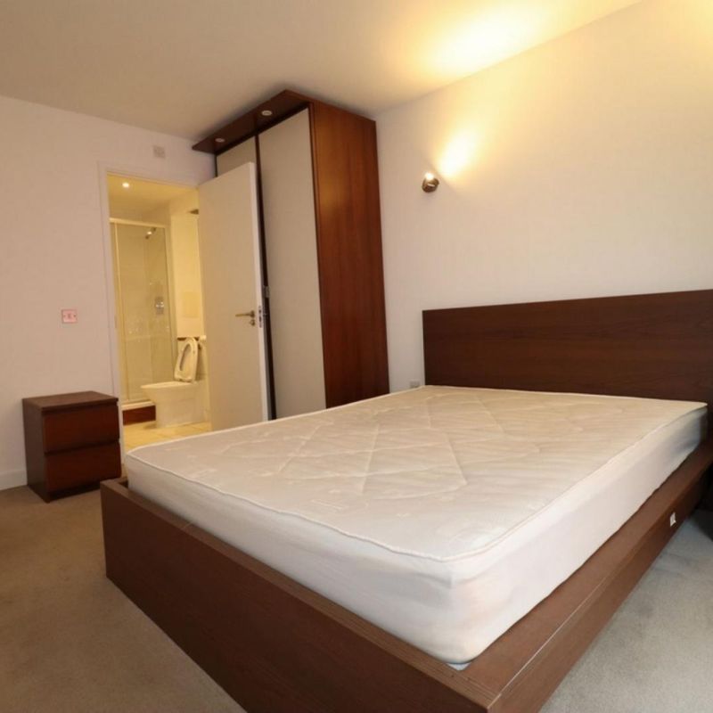 Decent double ensuite bedroom near Greenwich Yacht Club Westcombe Park