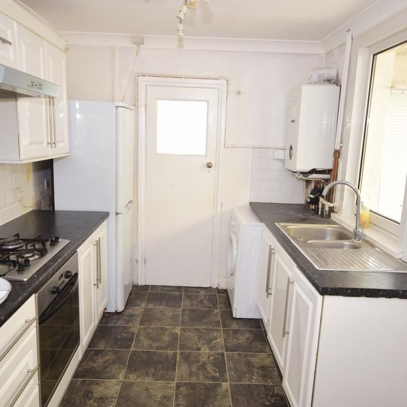 3 bedroom terraced house to rent Luton