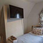 Rent a room of 1800 m² in Rush