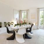 Rent 4 bedroom apartment of 320 m² in Paris
