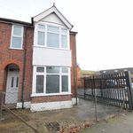 Rent 3 bedroom flat in High Wycombe