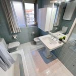 Rent a room of 170 m² in València