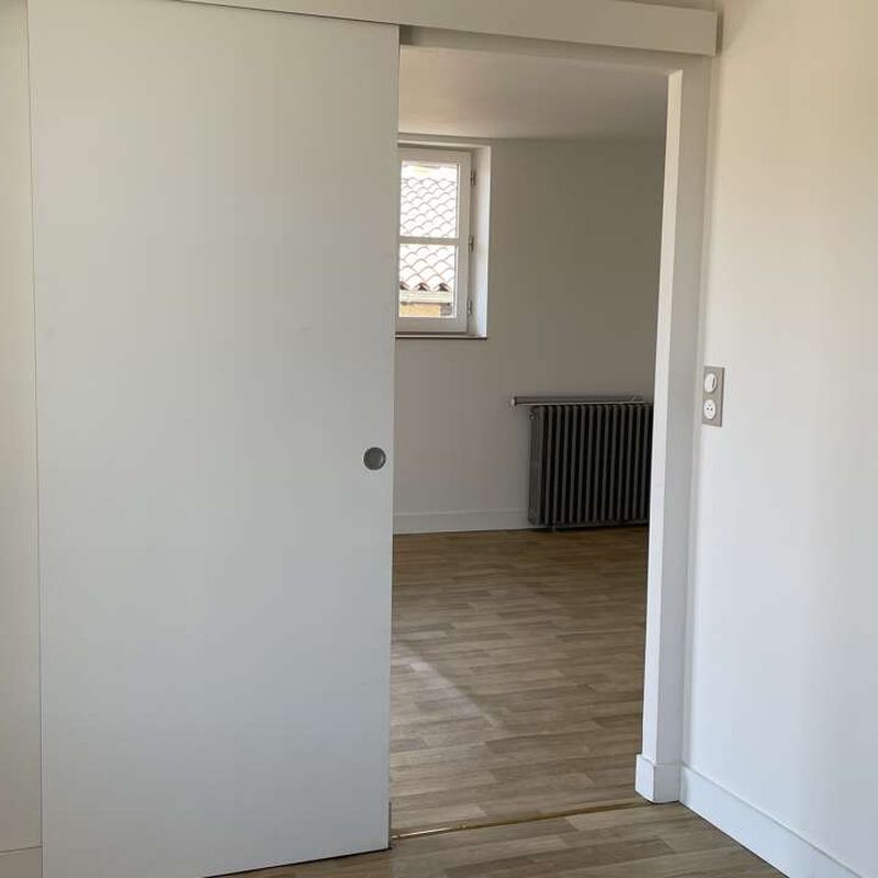 Location appartement 2 pièces 54 m² Saint-Léonard-de-Noblat (87400)