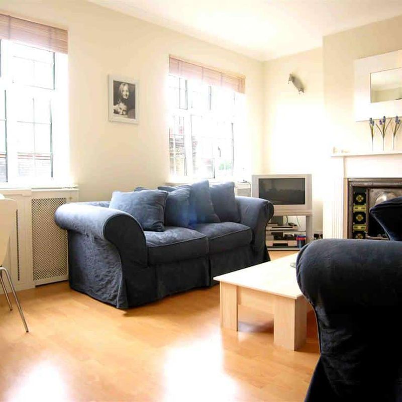 3 bed flat to rent in Grove Road, Barnes SW13 | James Anderson