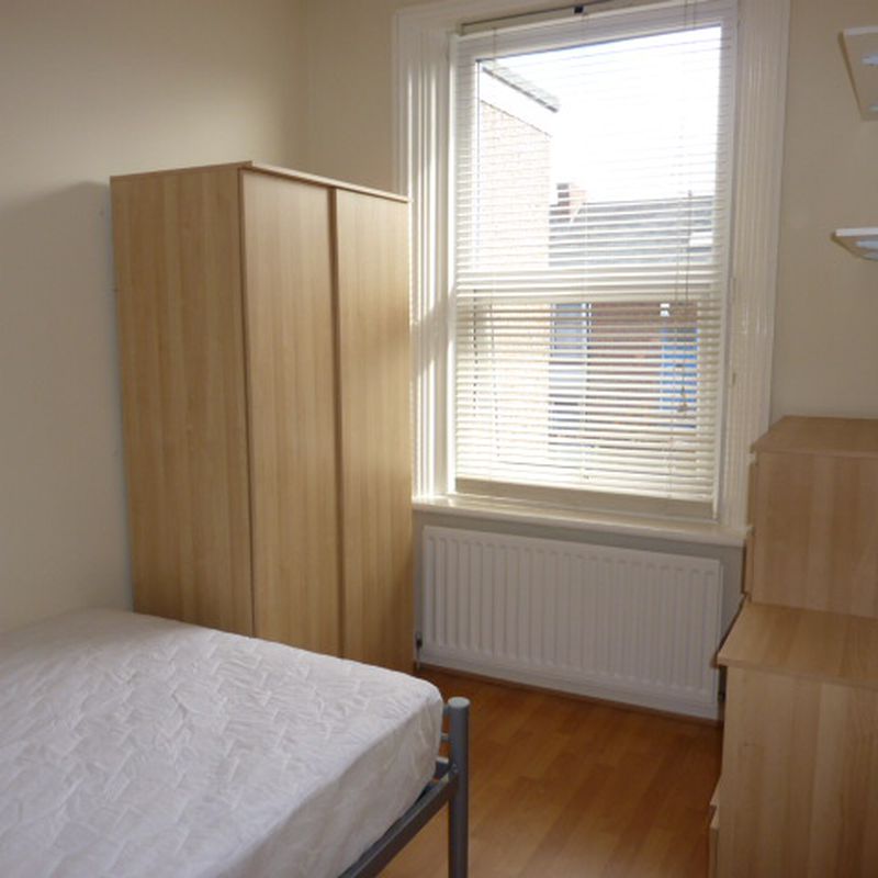 3 bed flat to rent Heaton