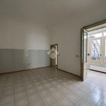 Affitto 5 camera appartamento di 196 m² in Palermo