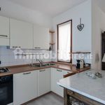 Affitto 4 camera appartamento di 140 m² in Desenzano del Garda