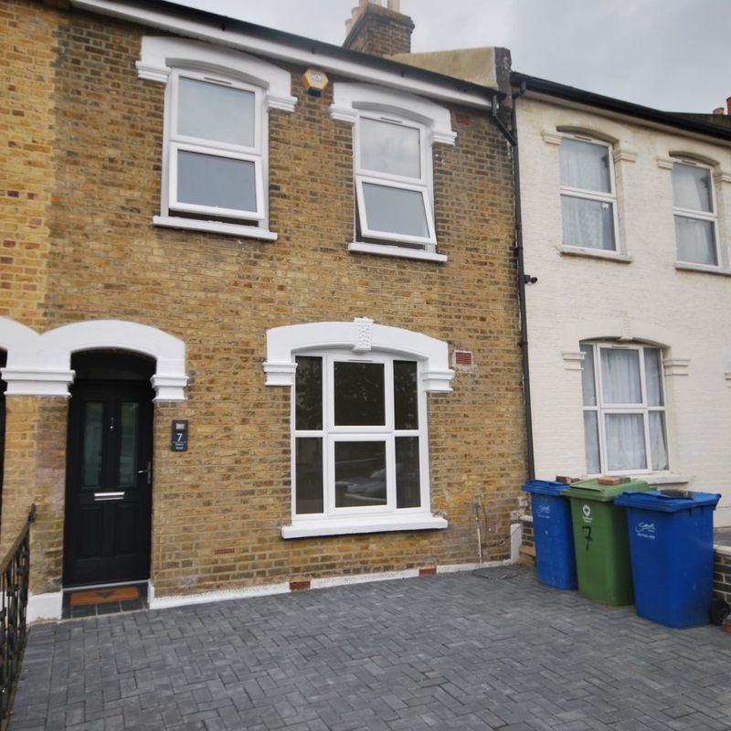 terraced house to rent - friern road, london,   se22 East Dulwich