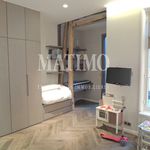 Rent 6 bedroom apartment of 220 m² in Paris