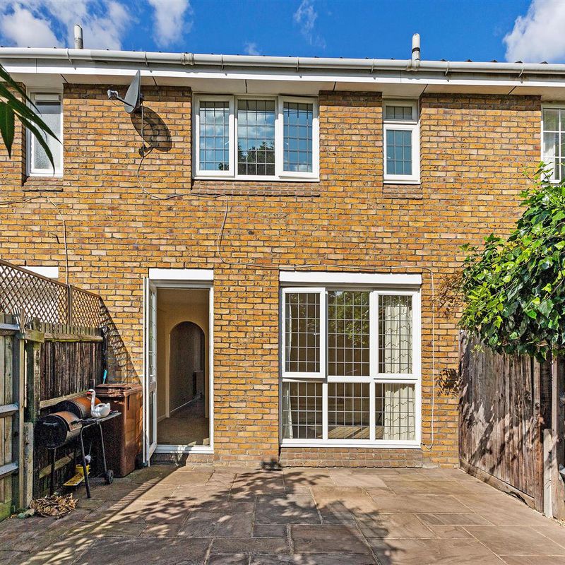 2 bed terraced house to rent in Pettiward Close, Putney SW15 | James Anderson Putney Heath