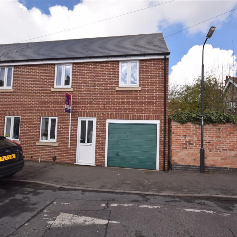 TO LET - Extremely well-presented two bedroom student house to rent for the 2024/25 academic year Markeaton