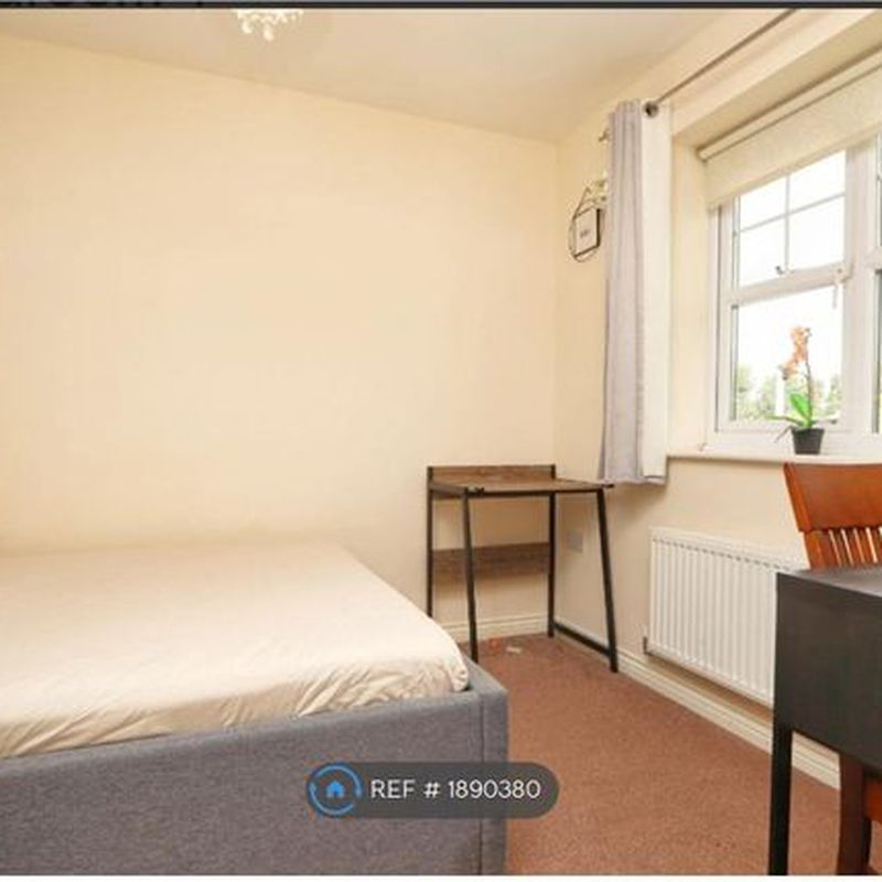Room to rent in Roseway Avenue, Cadishead, Manchester M44