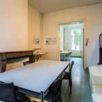 Rent a room of 250 m² in Saint-Josse-ten-Noode