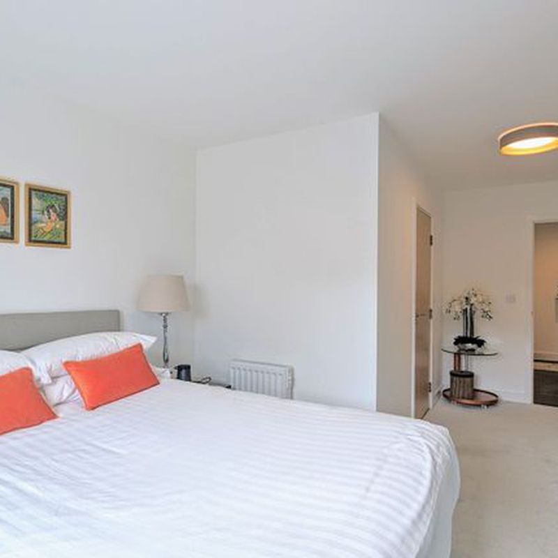 Flat to rent in Park Street, Campbell Park MK9 Springfield
