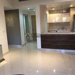 Rent 1 bedroom apartment of 886 m² in Dubai