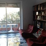 Camera di 200 m² a Genova