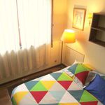 Rent a room of 300 m² in porto