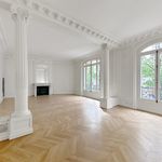 Rent 7 bedroom apartment of 255 m² in Paris