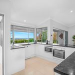 Rent 5 bedroom house in Sunshine Coast