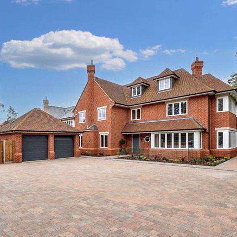 Detached house to rent in Knottocks Drive, Beaconsfield HP9 Knotty Green