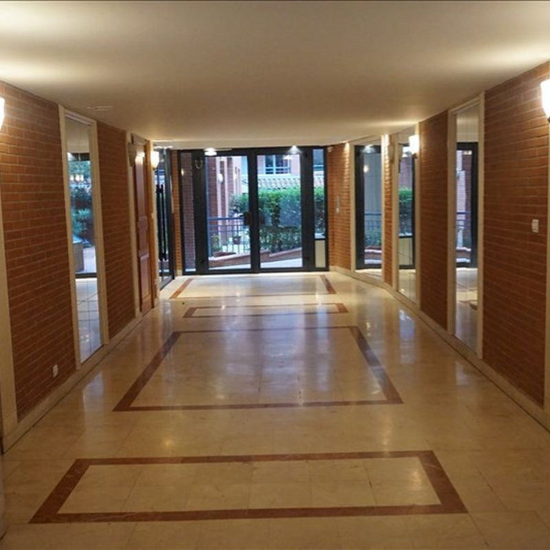 Location CAPITOLE, au 4ème étage BEAU T2 de 46m² rénové. | OFI Gestion Toulouse