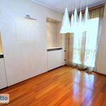 Affitto 6 camera appartamento di 235 m² in Torino