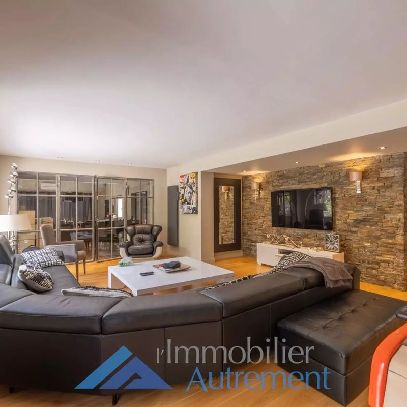 Rental villa Le Tholonet, 5 rooms,  300 m², €5,000 / Month