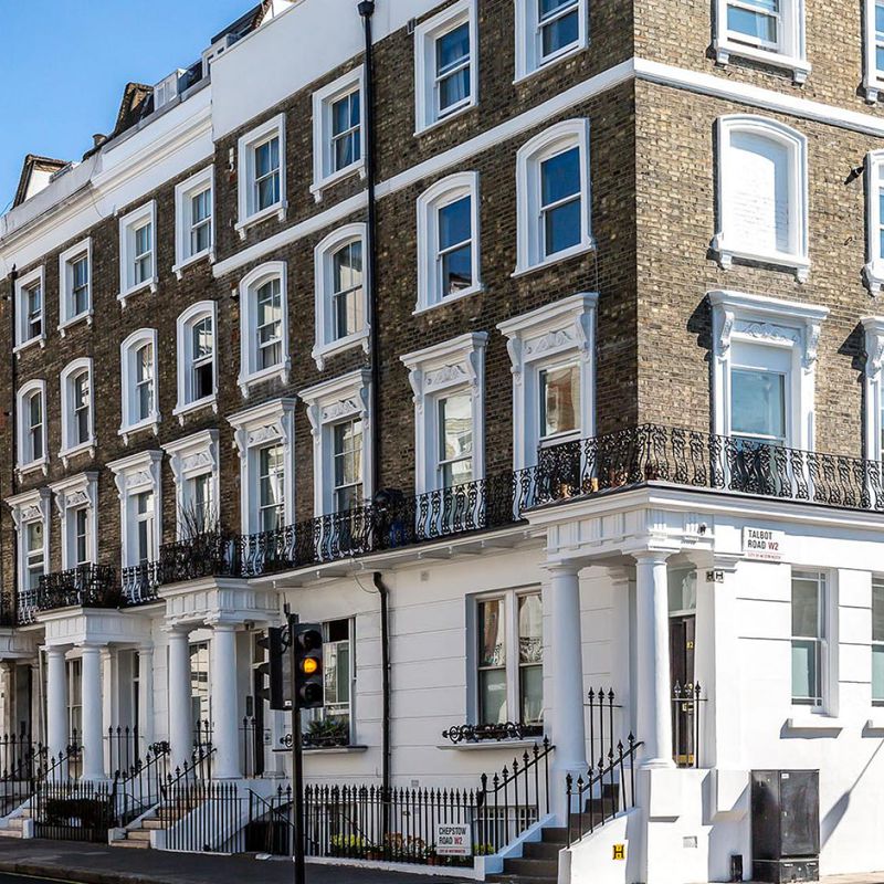 Fantastic split level four bedroom flat minutes to Notting Hill & Bayswater Westbourne Green