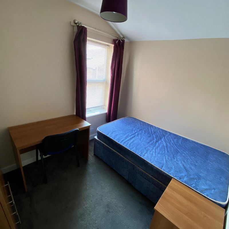 Homely double bedroom near University of Central Lancashire