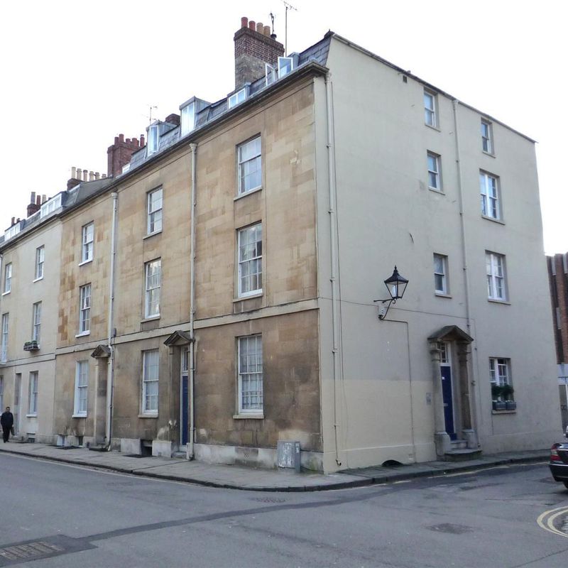 4 Bedroom 
Flat To Let Oxford