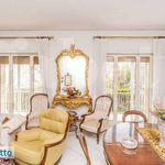 Affitto 5 camera appartamento di 121 m² in Napoli