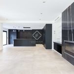Rent 6 bedroom house of 715 m² in Godella