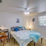 Tampa  Home w/  Pool &  Spacious Patio to Relax after Work! Close to downtown Tampa (by I-4/I-75)! Rooms upg. w/ workspace & more ! Walking distance to Beautiful Park (id. 4433) (Has an Apartment)