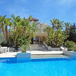 Rent 4 bedroom house of 460 m² in Marbella
