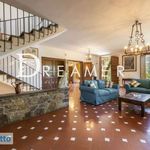 Rent 6 bedroom house of 360 m² in Firenze
