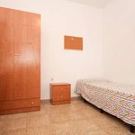 Rent a room of 250 m² in Granada